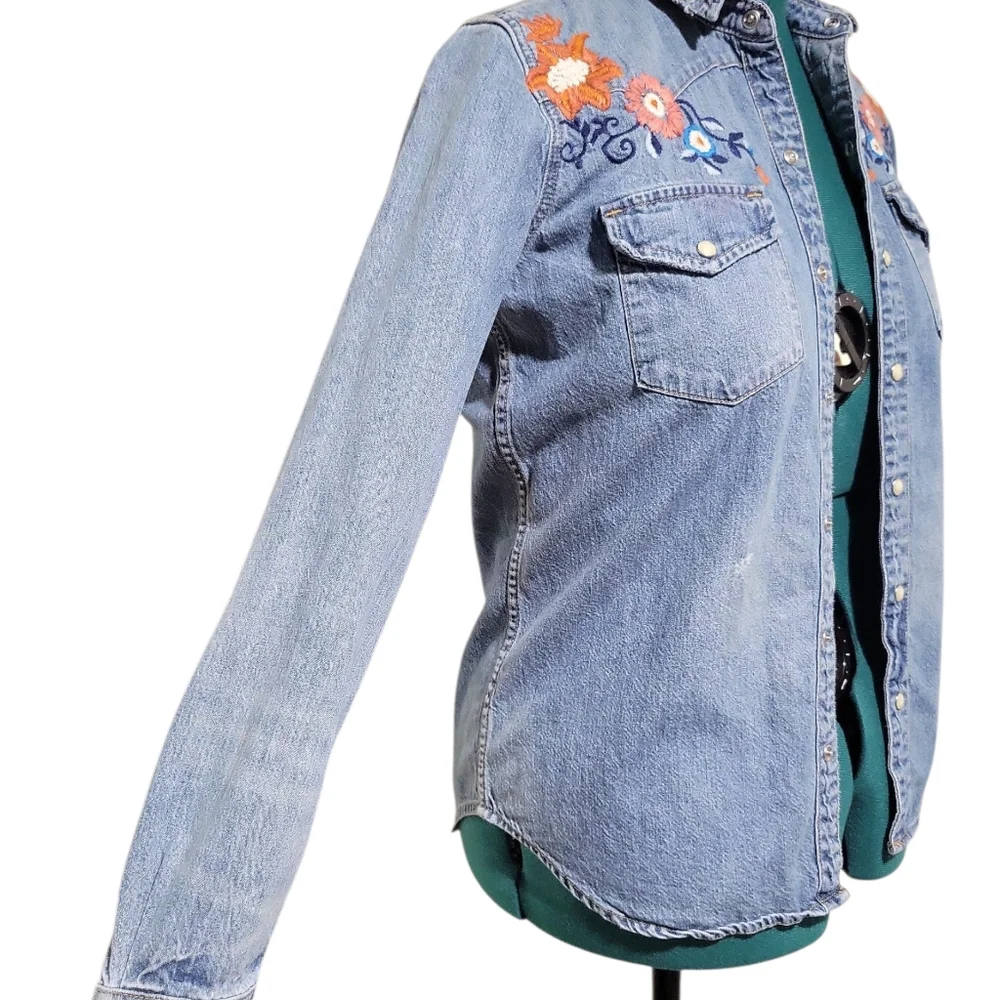 Lucky Brand Women's Embroidered Western Denim Pearl Snap Shirt Size S Distressed - Picture 7 of 16